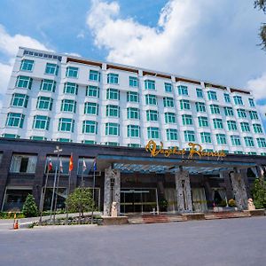 Van Phat Riverside Hotel